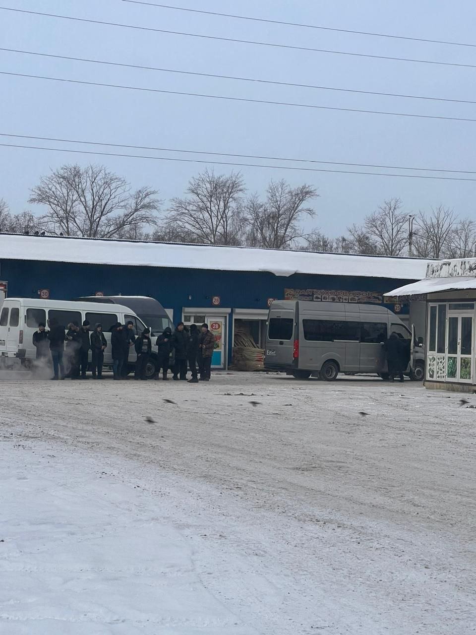 Омскийдаги "Черлак" бозорида ноқонуний ишлаётган мигрантлар учун рейд бошланди